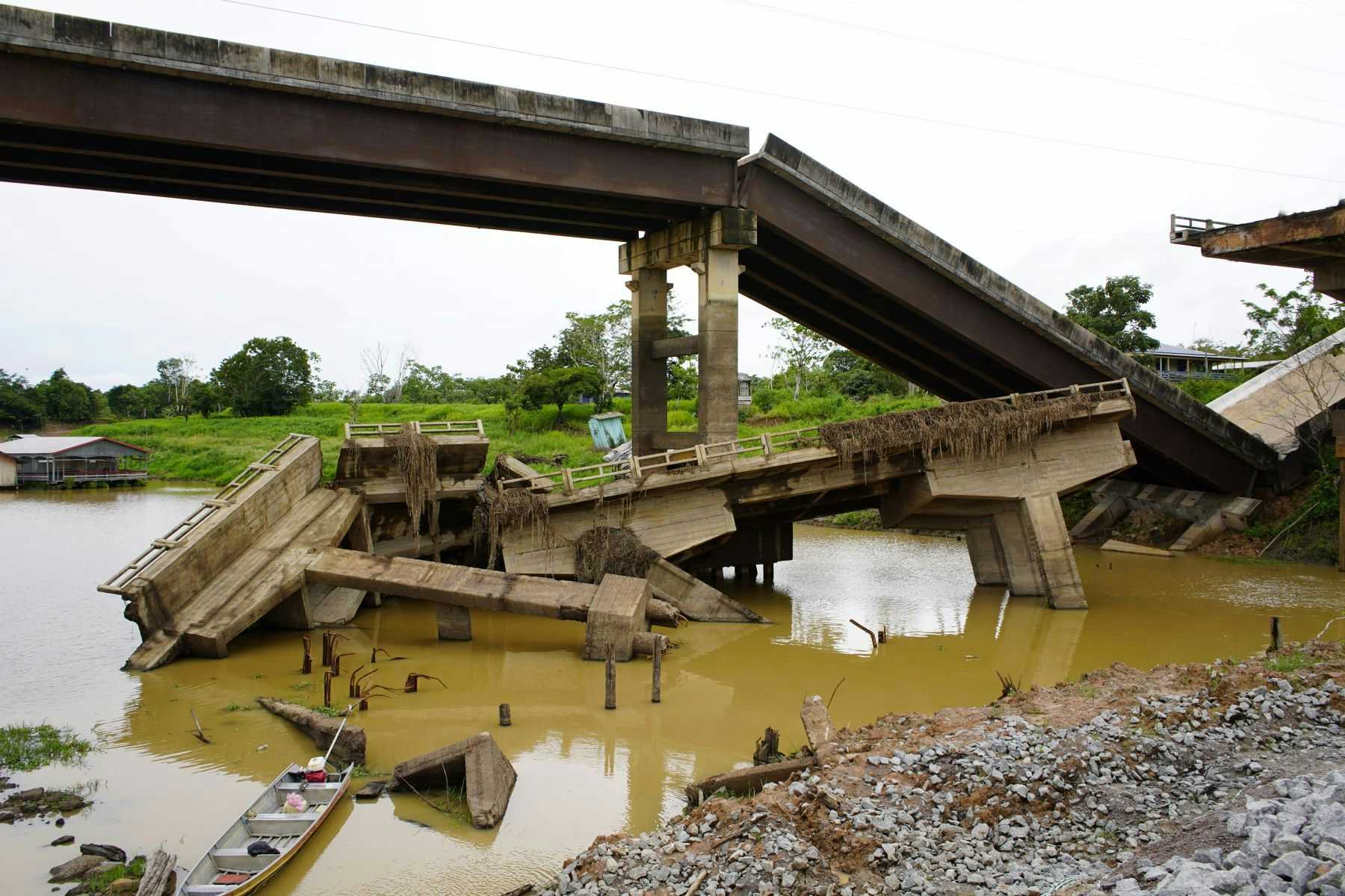 Collapsed bridge