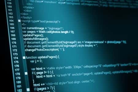 Software Engineering Expert Performs Forensic Examination on Smartphone